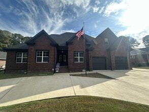 Building Photo - 253 Shawcroft Rd