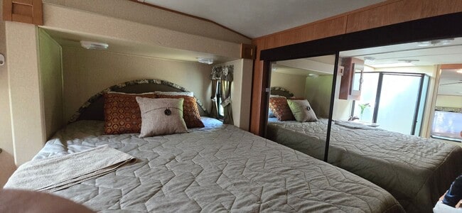 Building Photo - 1 Bed 1 Bath camper