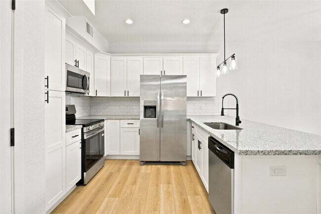 Building Photo - 2024 Hampton St
