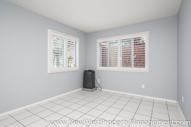 Building Photo - Charming Golden Hill 1-Bedroom, Available Now!