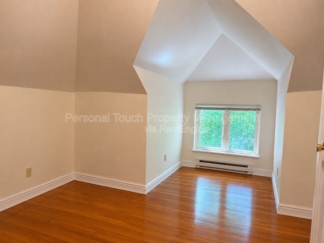 Building Photo - 411 4th Ave S
