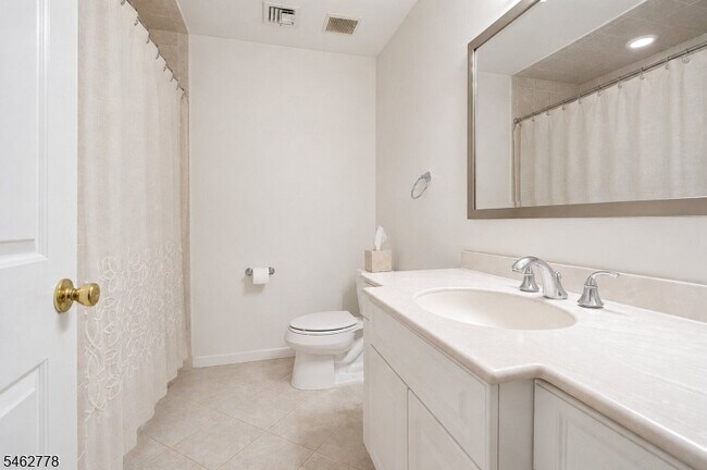 Building Photo - 606 Park Pl