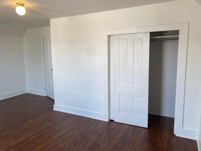 Building Photo - 404 S Marion St