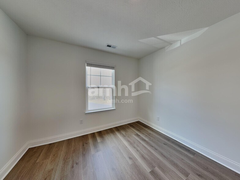 Building Photo - 228 Deanscroft Dr