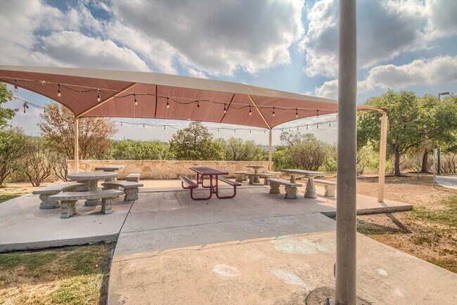 Building Photo - THIS STUNNING RENTAL HAS IT ALL!