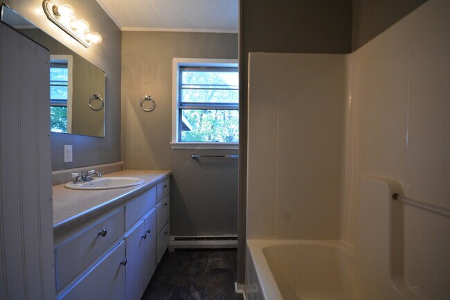 Building Photo - 1788-1788 W Grapevine Dr