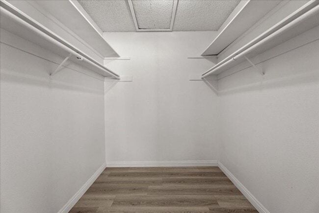 Building Photo - Spacious Tri-Level Townhome with Private Garage and Renovated Kitchen