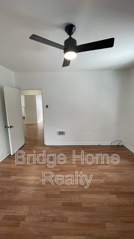 Building Photo - 319 N Balph Ave