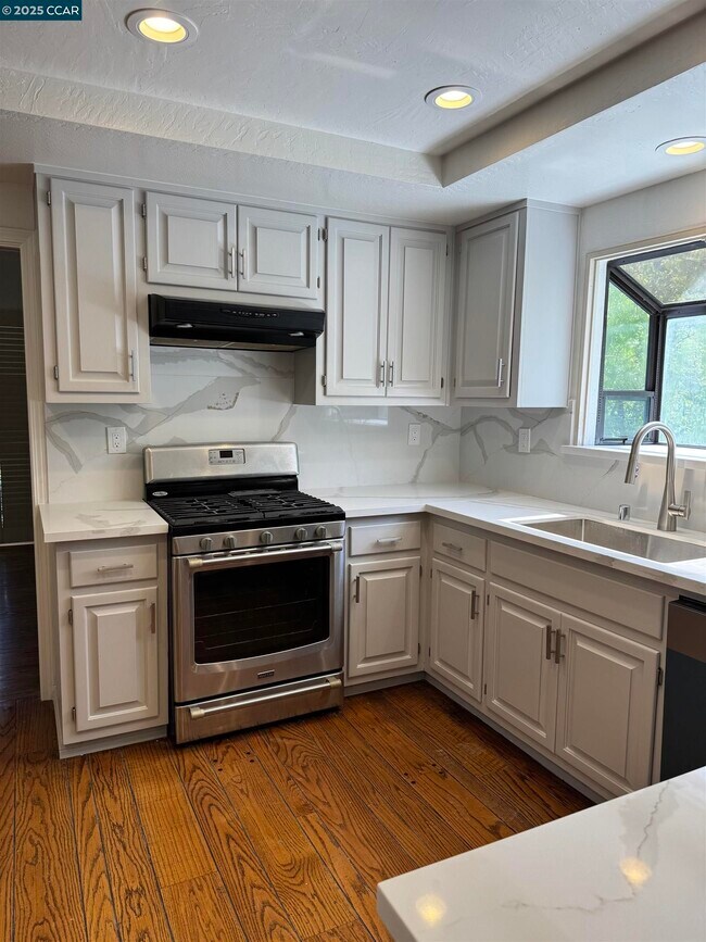Building Photo - 20 Tamarisk