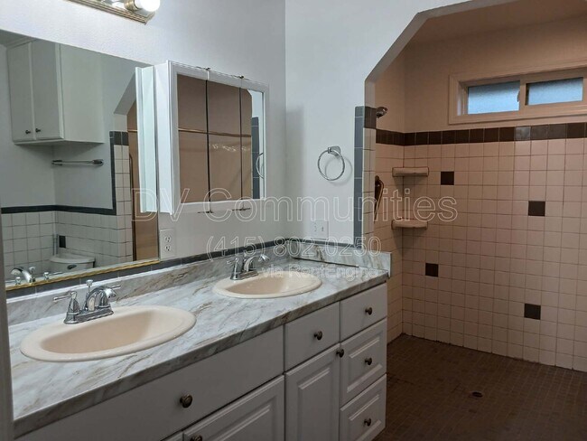 Building Photo - 2500 SW 83rd St