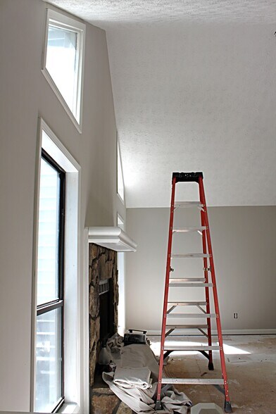 Vaulted Ceilings in Living room and Dining Room - 1095 Mountain Springs Dr NW