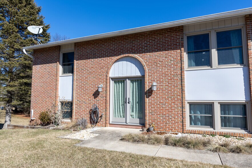 Building Photo - 412 Kingswood Ter