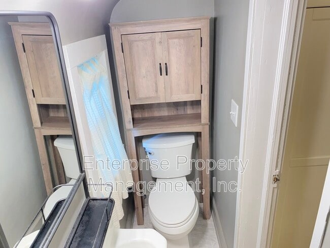 Building Photo - 451 S Reese St