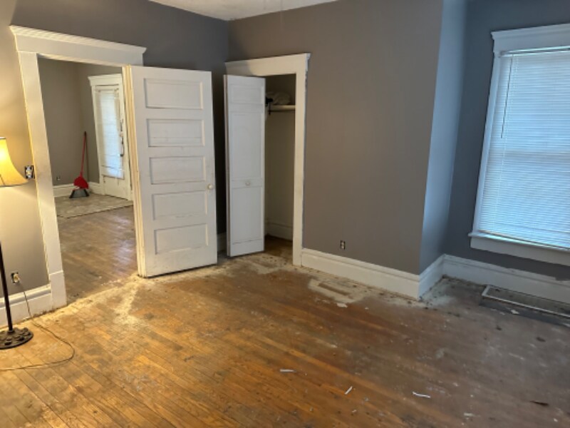 Building Photo - 889 Raymond St