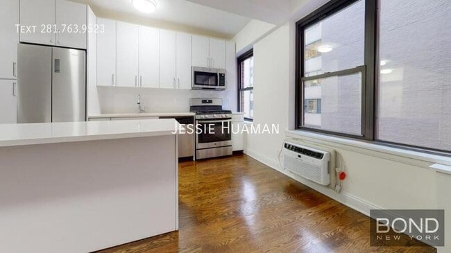 Building Photo - 157 W 57th St