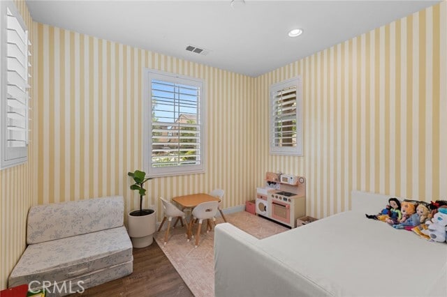 Building Photo - 33 Gamella