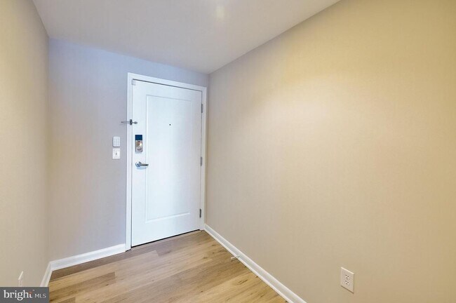 Building Photo - 355 I St SW