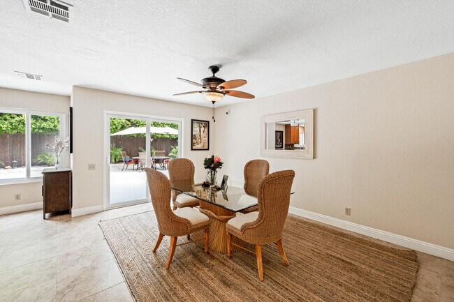 Building Photo - 49035 Tango Ct