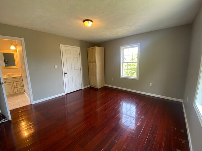 Building Photo - Gorgeous 3/4 bedroom 3 bath house for rent!