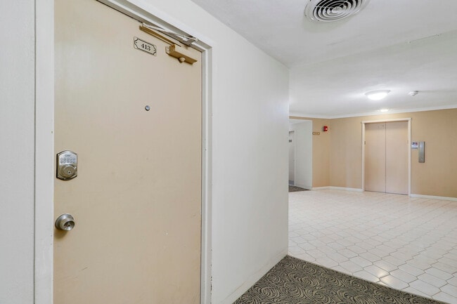Building Photo - 2800 N Flagler Dr