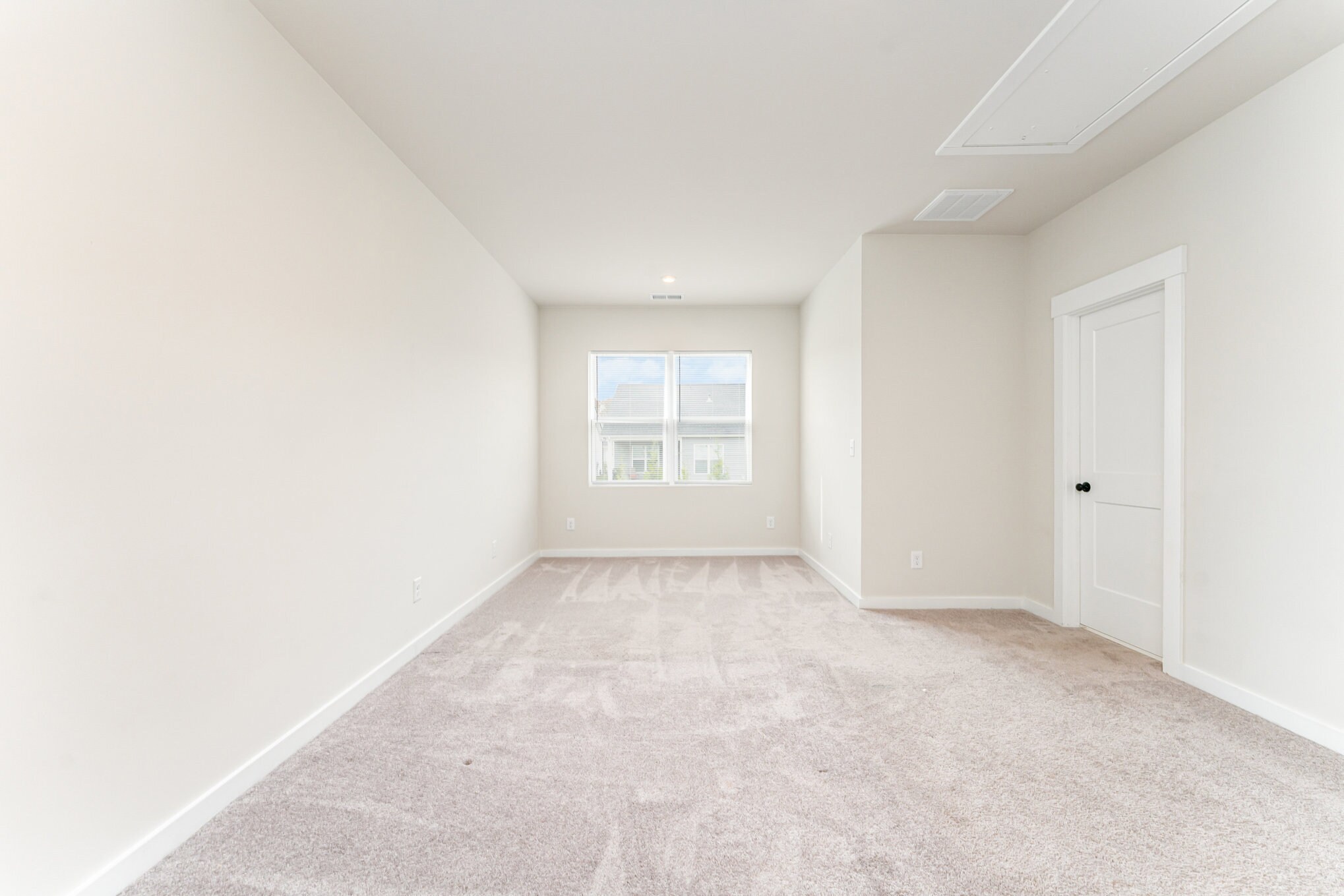 Building Photo - 9529 Munsing Dr