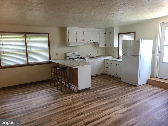 Building Photo - 65 E Hanover St