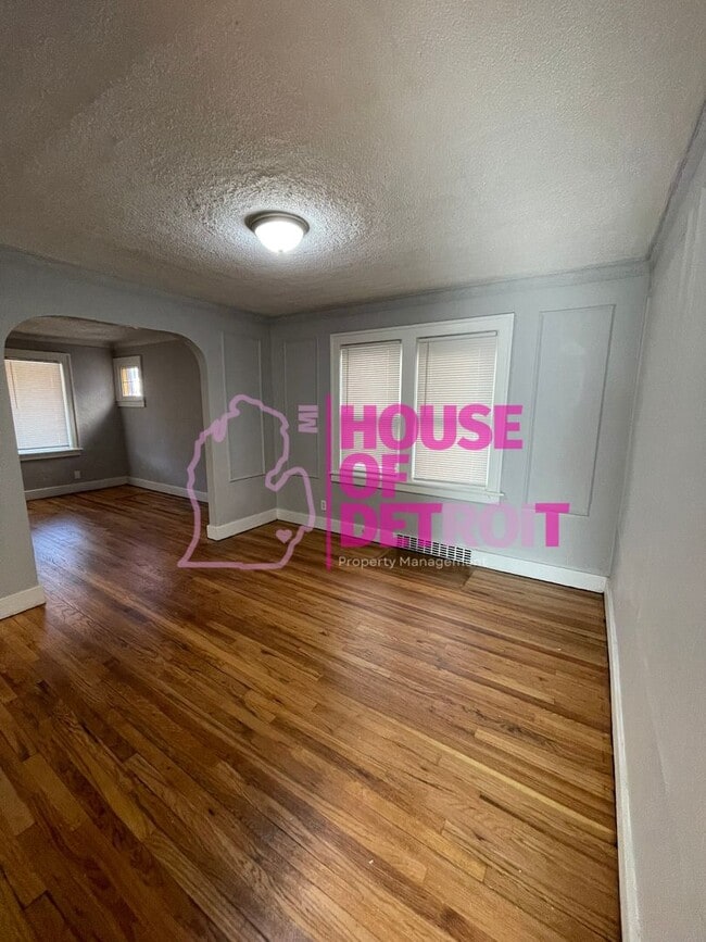 Building Photo - SECTION 8 ONLY | 4 BEDROOM | 3 BATH | FREE...