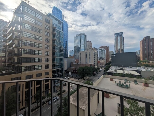 Building Photo - 70 W Huron St