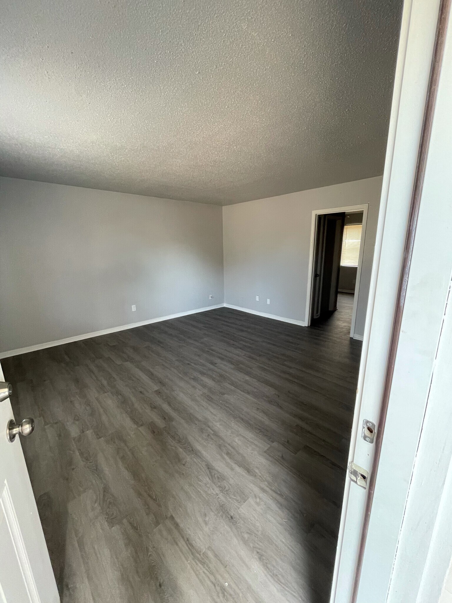 living room area - 1004 Killoden Dr