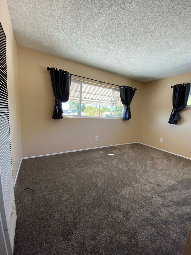 Building Photo - 3 Bed-2 Bath Tri-Level Home in El Cajon