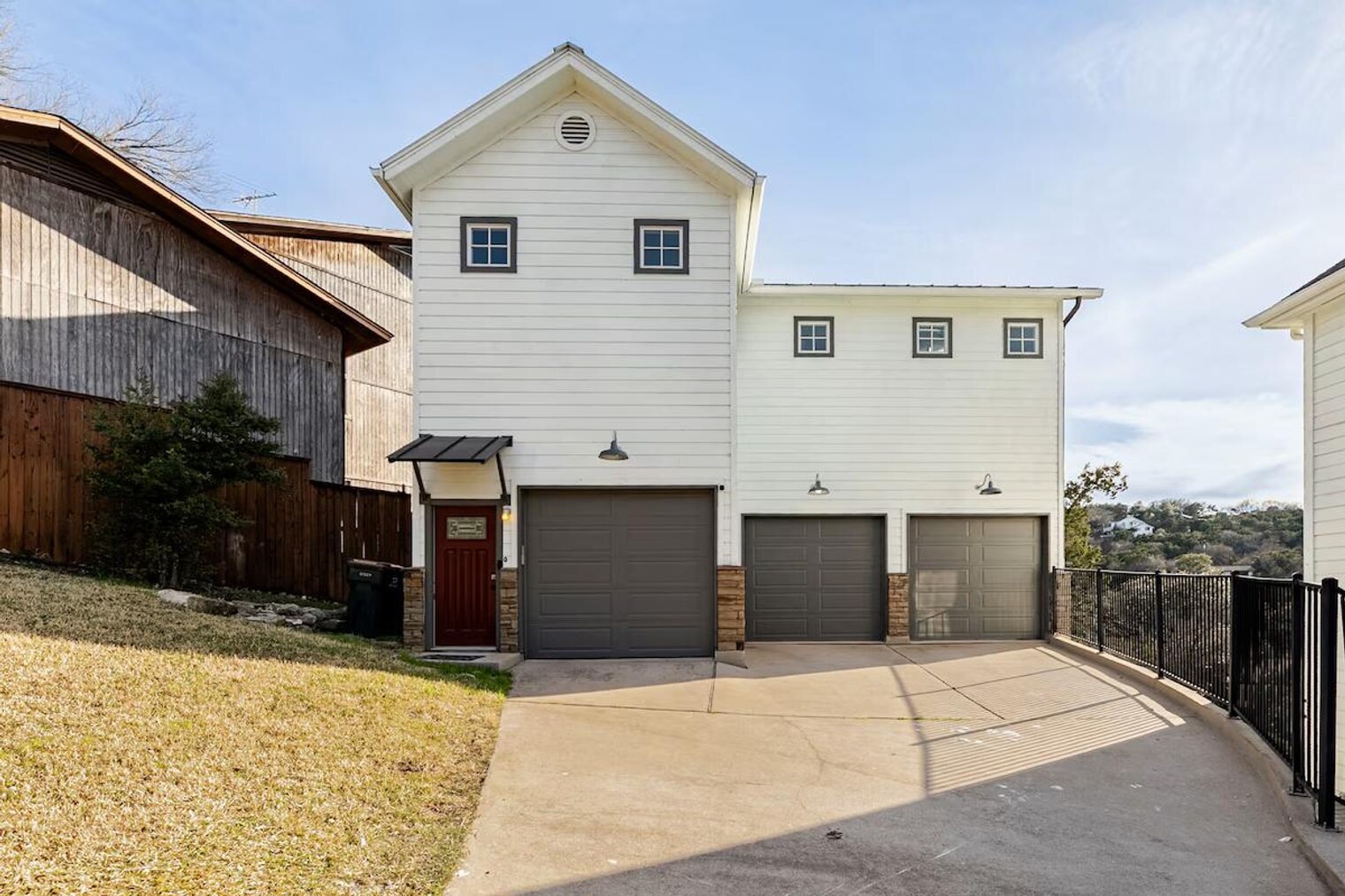 Building Photo - 805 The High Rd