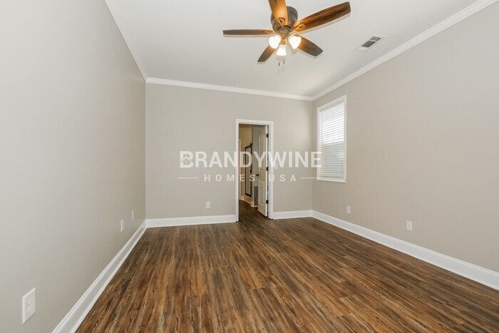 Building Photo - 18 E Newnan Rd