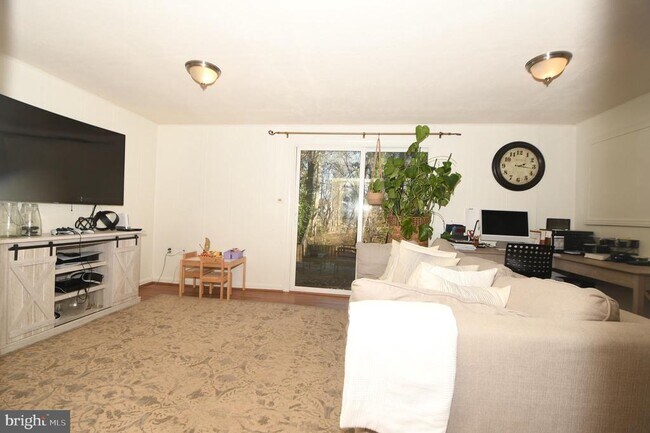 Building Photo - 7812 Briardale Terrace