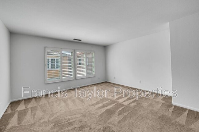 Building Photo - 401 Whitby Gn