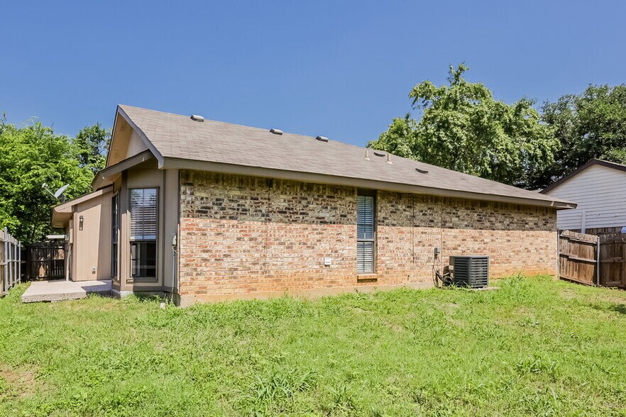 Building Photo - 2811 Galemeadow Dr