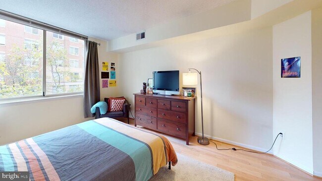 Building Photo - 3835 9th St N