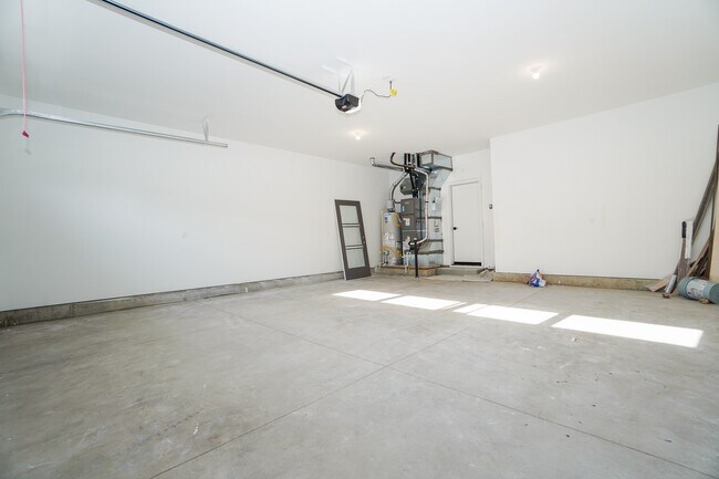 Building Photo - 150 N Edgewood Ln