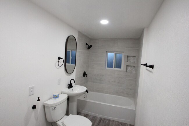 Building Photo - 1414 Griegos Rd NW