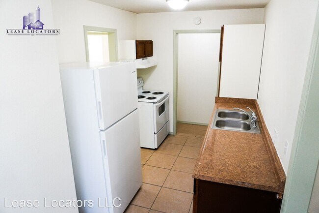 Building Photo - 2 br, 1 bath House - 2059 E 9th St