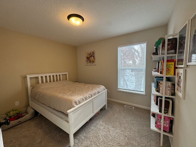 Building Photo - "Spacious 3-Bedroom Townhouse Oasis in West St Paul – 2.5 Baths & 2,268 Sq Ft of Comfort!"