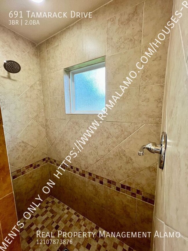 Building Photo - 691 Tamarack Dr