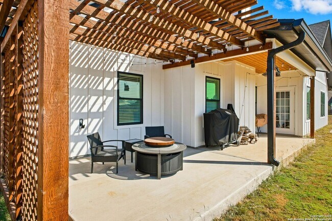 Building Photo - 418 Tawny Oak Cir