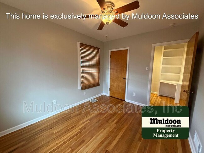 Building Photo - 1105 E Caramillo St