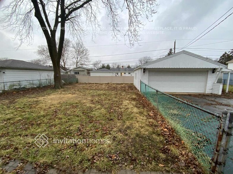 Building Photo - 368 N Biermann Ave