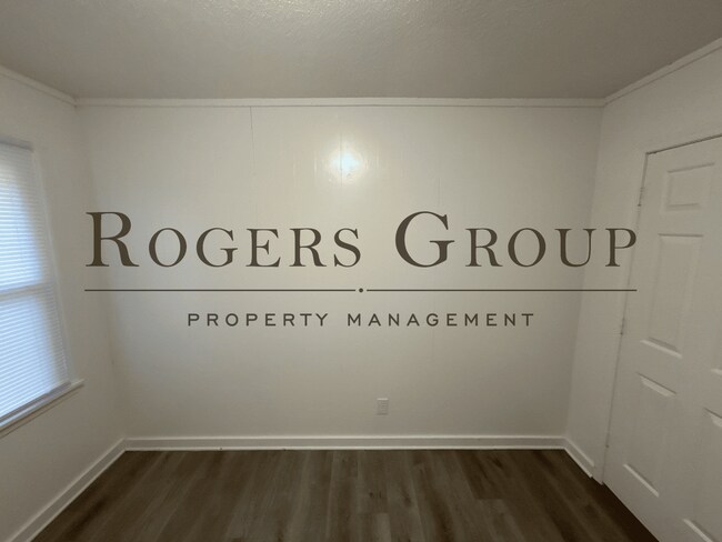 Building Photo - #450 - 807-809 Hughes St Duplex