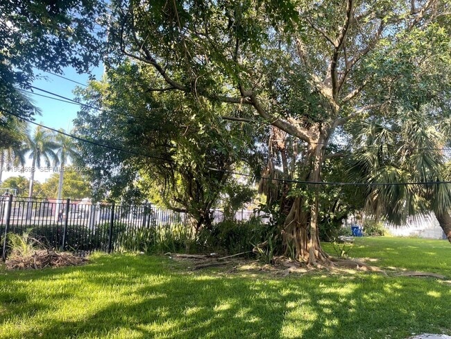 Building Photo - 1784 Normandy Dr