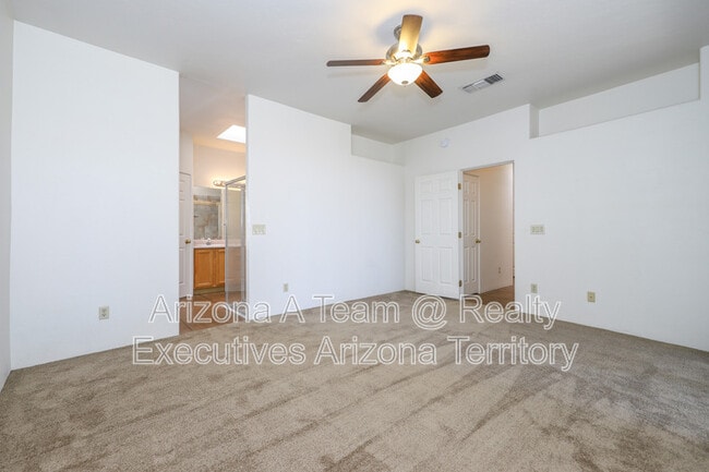 Building Photo - 3760 N Bay Horse Loop