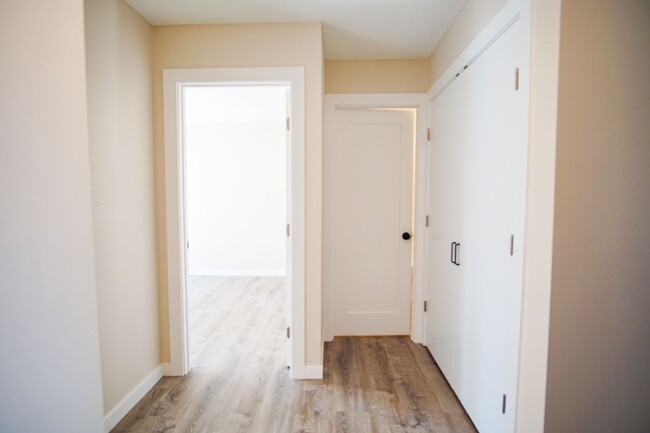 Building Photo - Spring Special: Spacious 2 Bedroom with St...