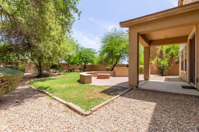 Building Photo - 15204 W Westview Dr