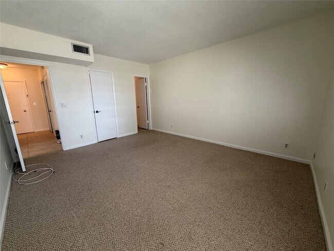 Building Photo - 2151 NE 68th St